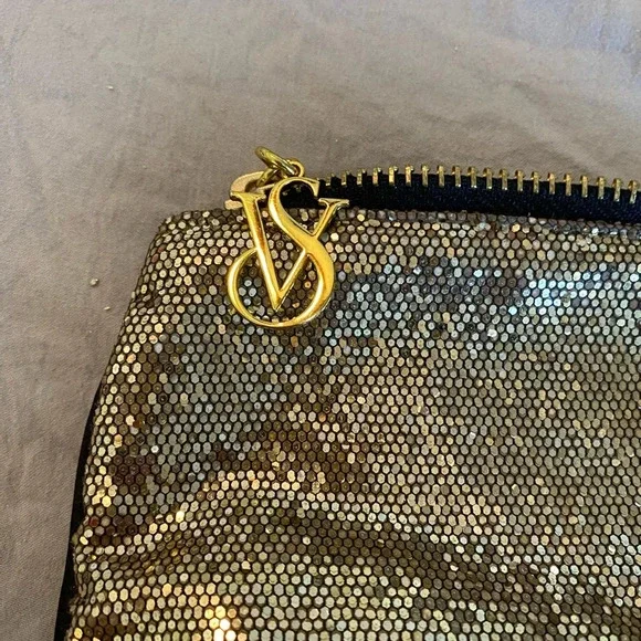 VICTORIA’S SECRET Gold Glitter Fold Over Pouch Clutch Makeup Bag holiday classy - Picture 2 of 4